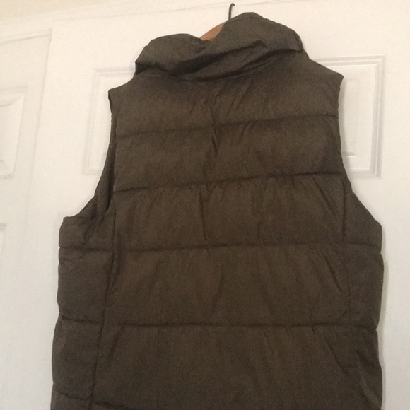 Old Navy - XL Olive green quilted puffer vest - Picture 3 of 3